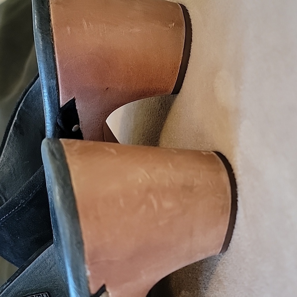 UGG Australia 'Abbie' Black Suede Clogs Size 9 EUC - Picture 9 of 9